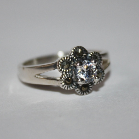 Sterling Beautiful CZ & Marcasite Flower Ring NWT - Picture 3 of 4